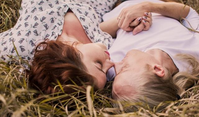 D couple 640 x 375
